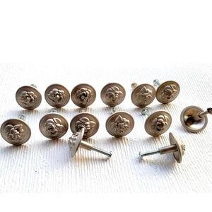 RICHELIEU Provence Collection Antique English Gold Pewter Round Knob Handles